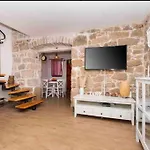 Luxury Stone House Amfora