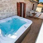Luxury Stone House Amfora