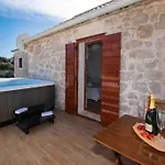 Luxury Stone House Amfora 아파트