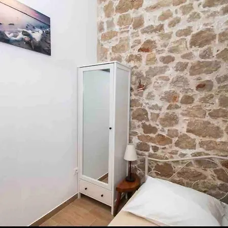 Luxury Stone House Amfora Apartmán Ražanj