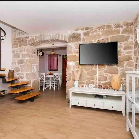 Luxury Stone House Amfora