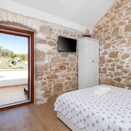 Luxury Stone House Amfora