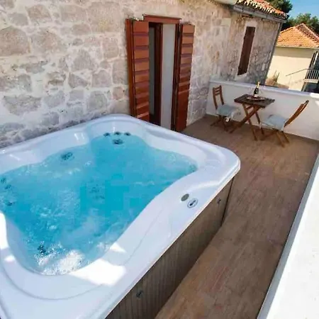 Luxury Stone House Amfora