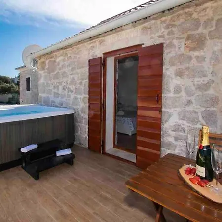 Luxury Stone House Amfora Apartment