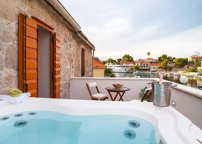 Luxury Stone House Amfora