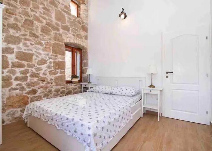 Luxury Stone House Amfora דירה