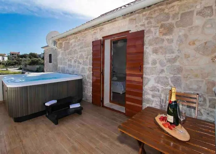 Luxury Stone House Amfora דירה