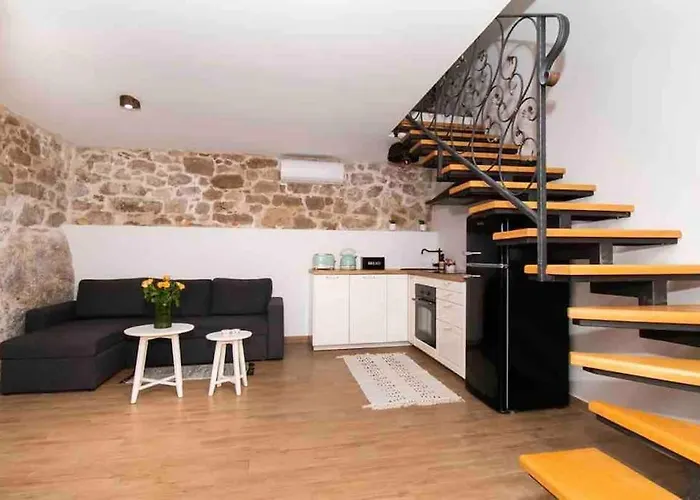 Luxury Stone House Amfora